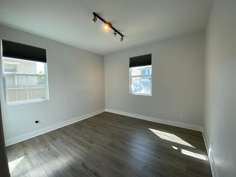 925 Bergenia St — Photo 20