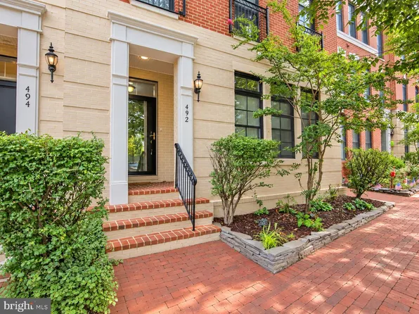 492 Harbor Side St, Woodbridge, VA 22191