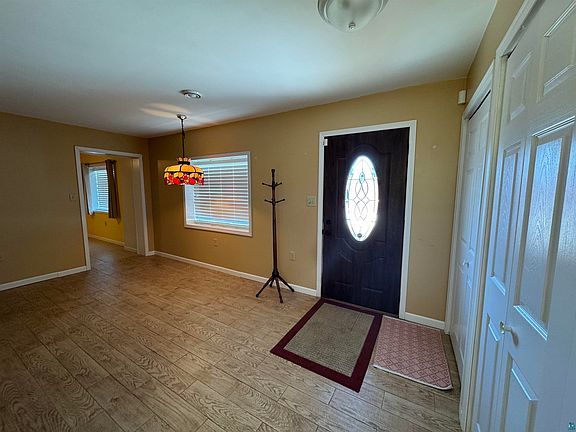 4th image of 406 4th St