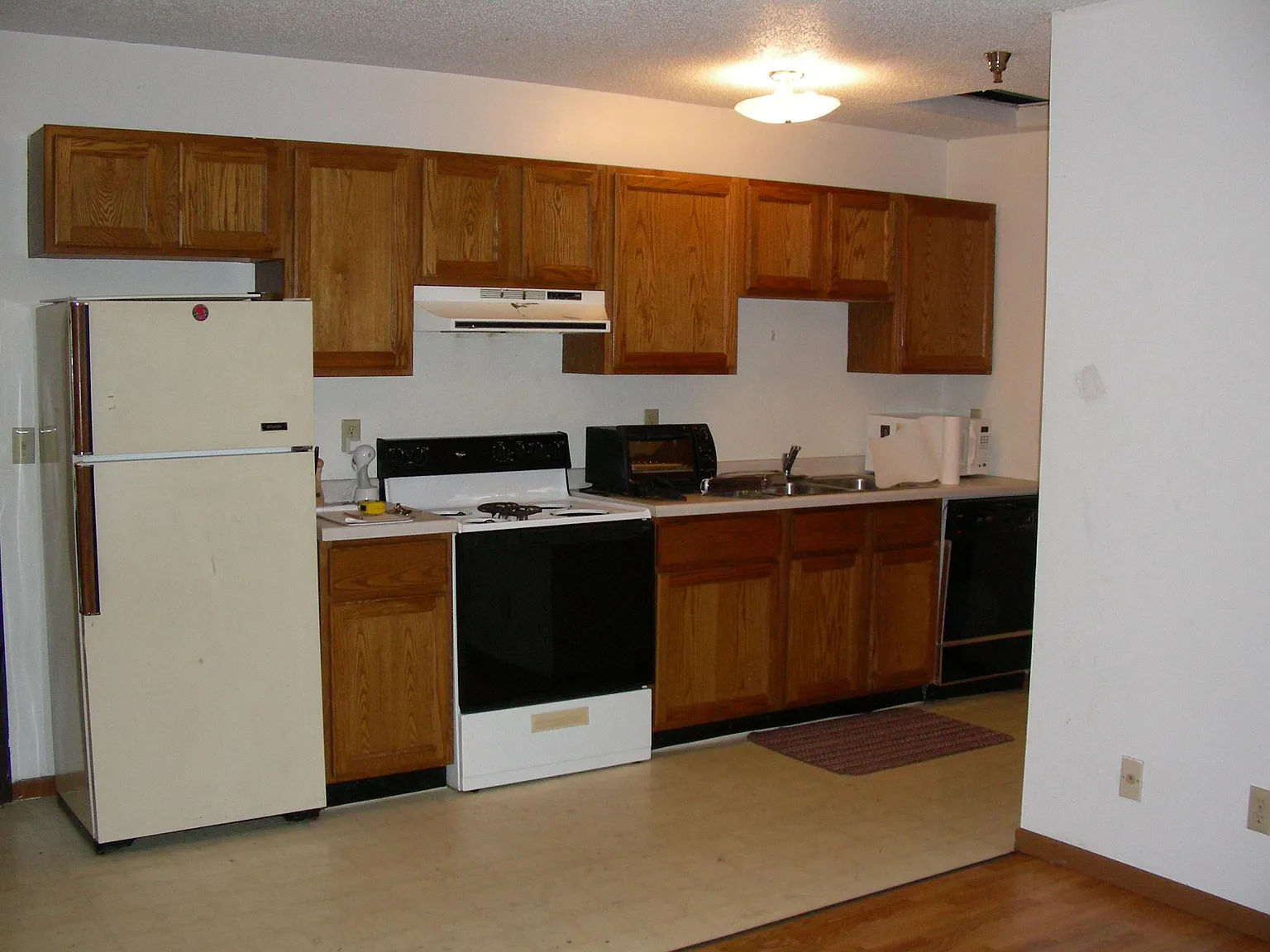 2 bed, 500 sqft, $745 — Photo 2