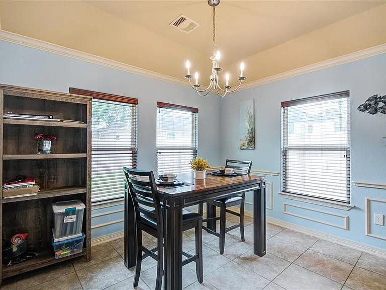 1511 Andrews St — Photo 19