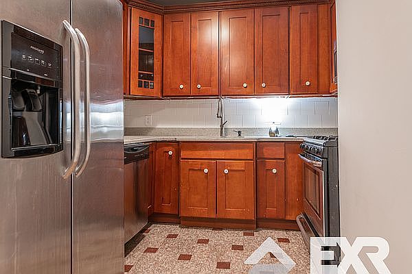 1st image of 914 Bergen St #1