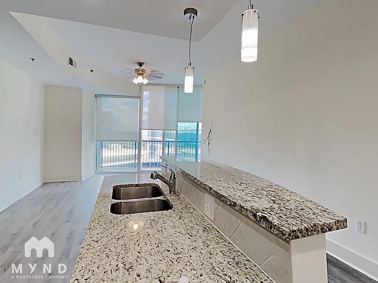 1080 Peachtree St NE #1406 — Photo 9