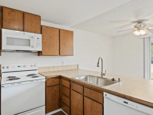 653 Myrtine St #A, Enumclaw, WA 98022