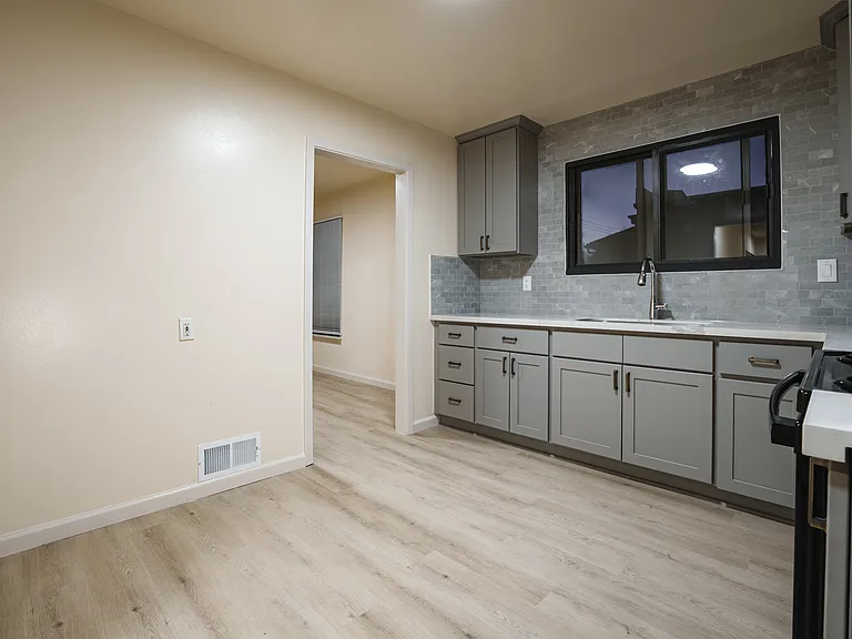 582 Euclid Ave #A — Photo 8