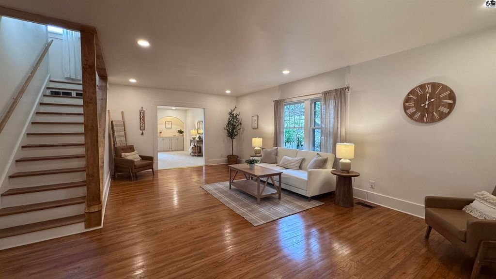 312 Crescent Blvd, Hutchinson, KS - View 4