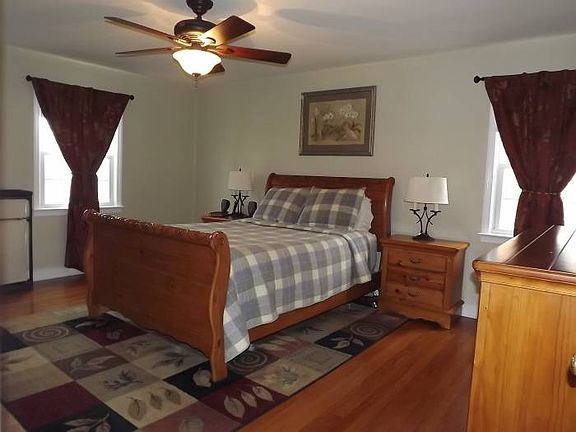 Master bedroom w/ two lar