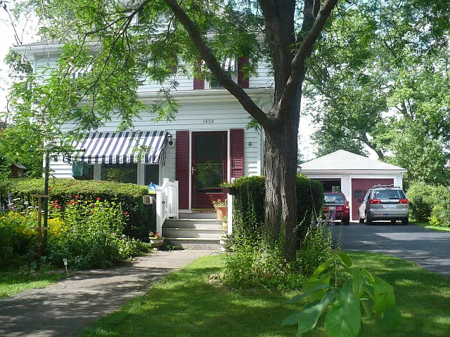 1454 W Water St photo 1