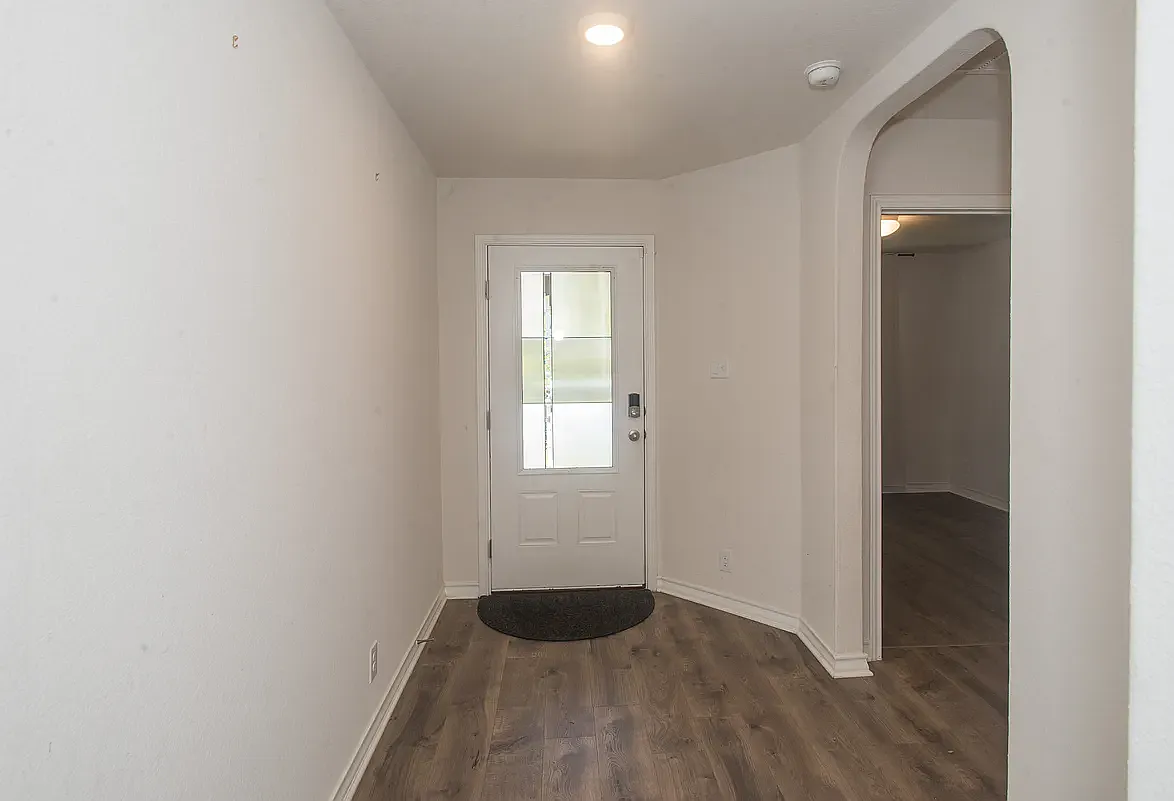 4 bed, 1902 sqft, $2,300 — Photo 2