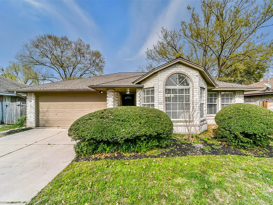 2511 Pine Cone Dr