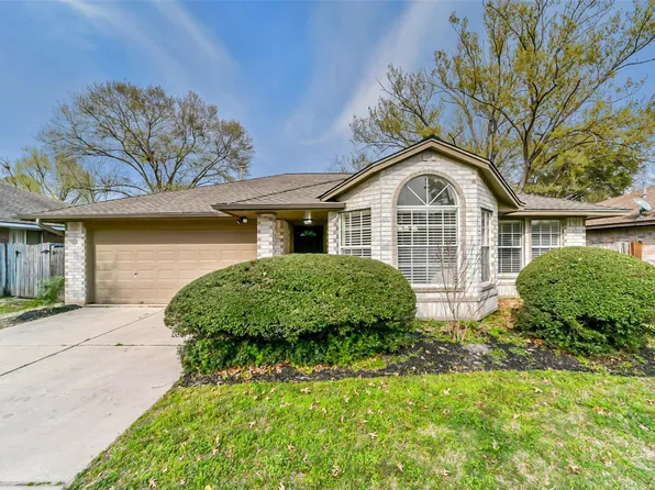 2511 Pine Cone Dr, Kingwood, TX 77339