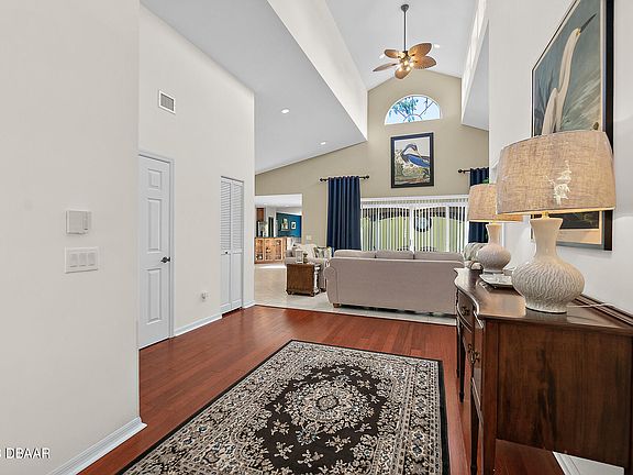 5th image of 39 Treetop Cir