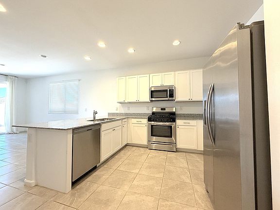 5th image of 9449 W Montecito Ave