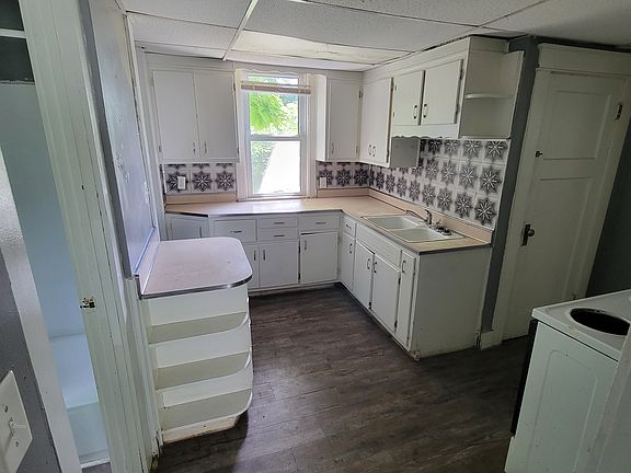 3rd image of 715 W Fairview Ave