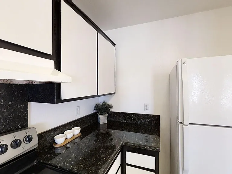 3266 Ashford St #O — Photo 7