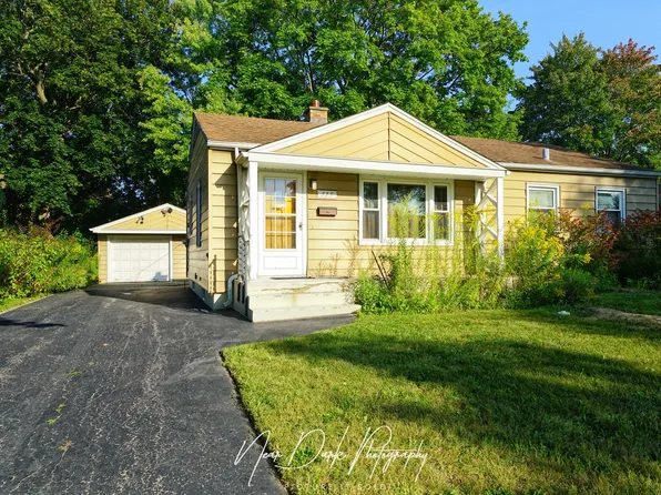 115 S Lincoln Ave, Mundelein, IL 60060