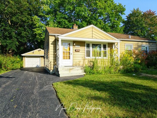 115 S Lincoln Ave, Mundelein, IL 60060