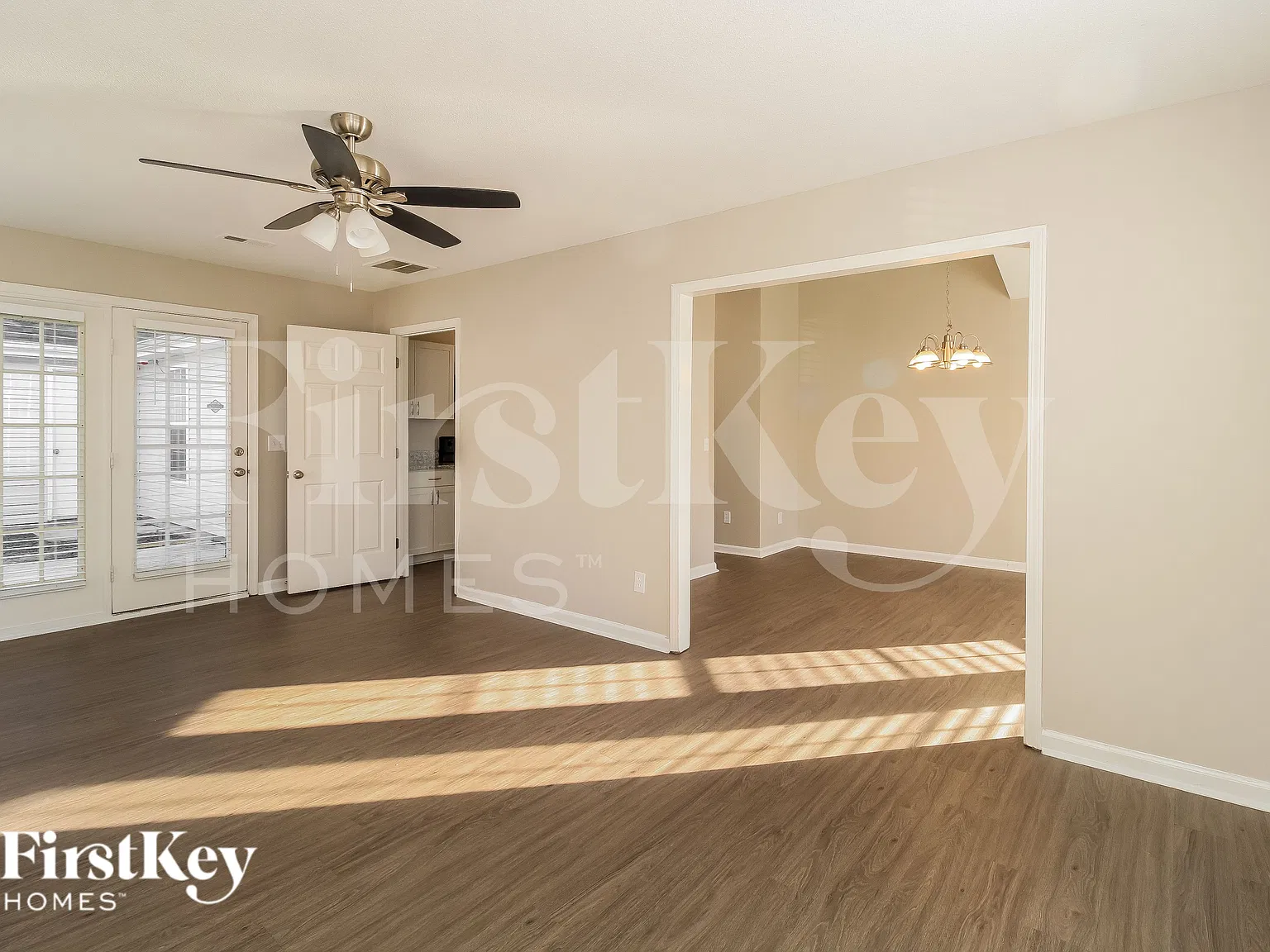 3 bed, 2.0 bath, 1500 sqft, $2,040 — Photo 2