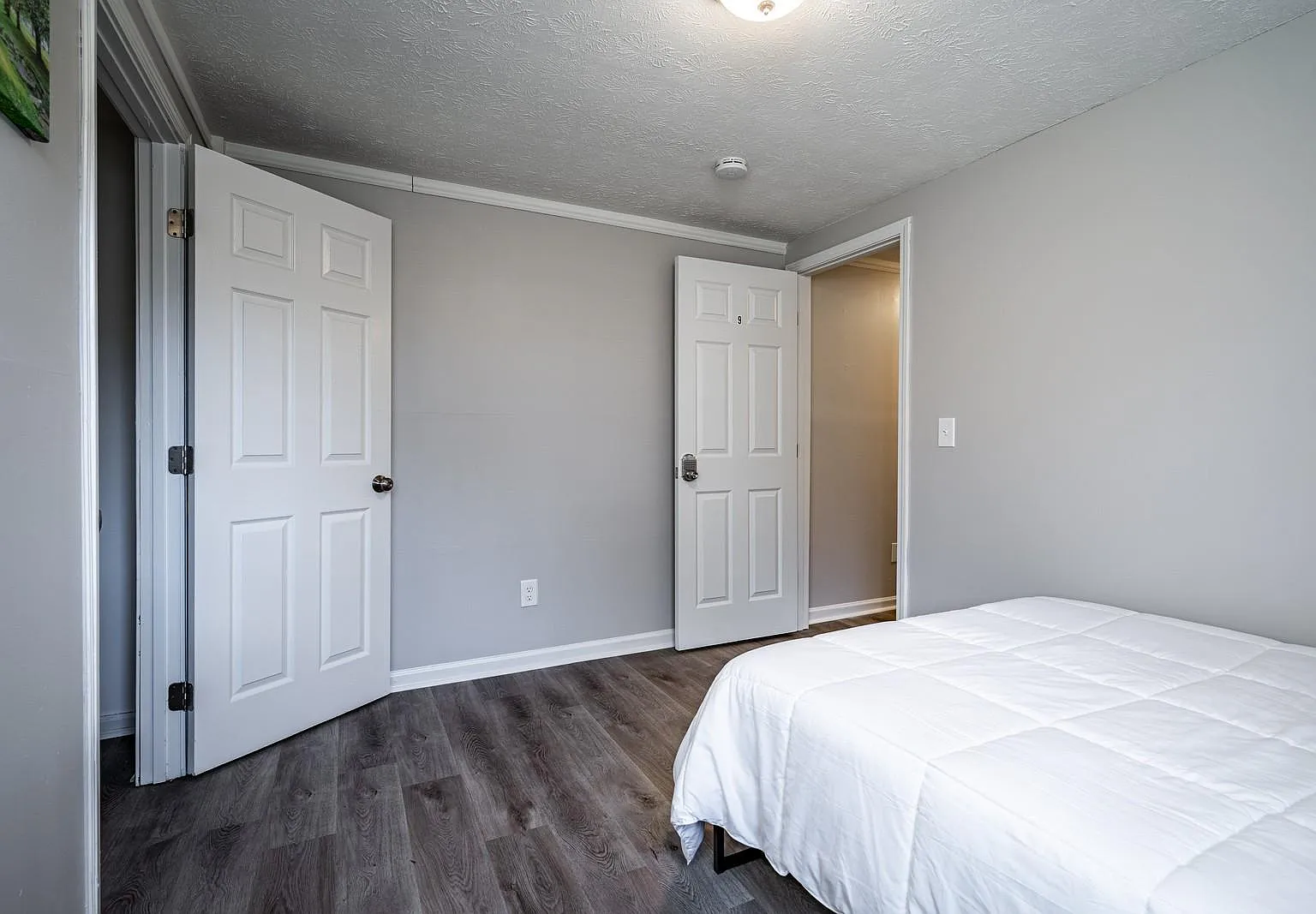 4 bed, 4.0 bath, 400 sqft, $702 — Photo 1