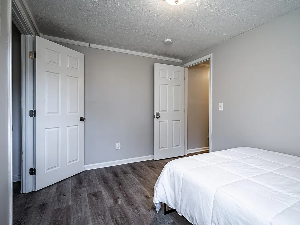 Pineglen Dr