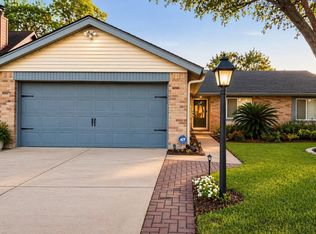 8015 Windy Creek Dr, Houston, TX 77040