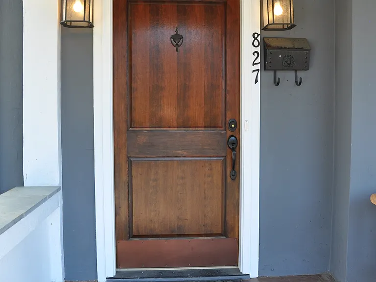 827 Nalle St — Photo 2