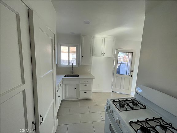 3rd image of 2221 Granada Ave