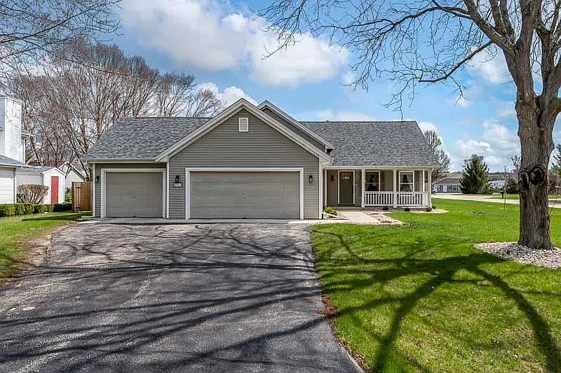 8311 Woodbridge Ln photo 1