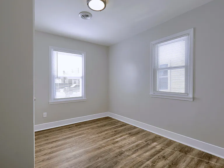 17817 Bayne St — Photo 3