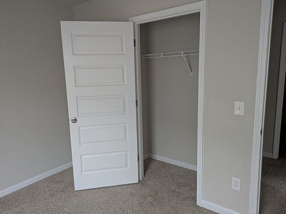 4th image of 968 Hay Meadow Dr #1