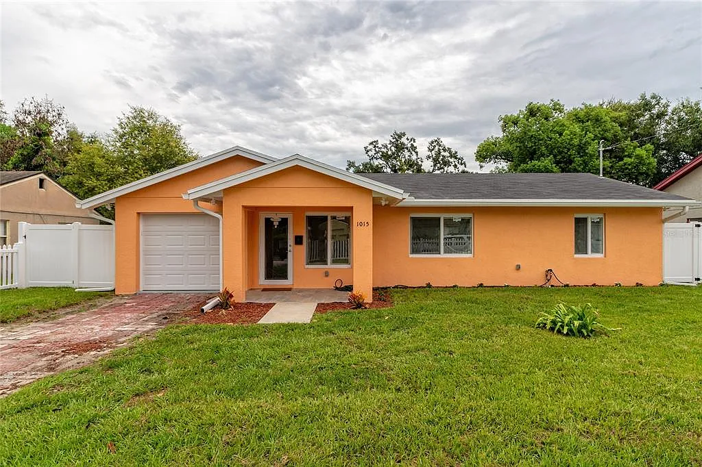 3 bed, 2.0 bath, 1730 sqft, $2,600 — Photo 2