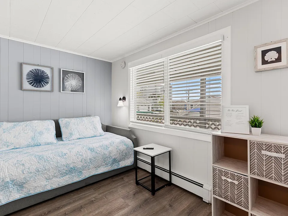 44 E Grand Ave #468