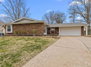 549 Blazedwood Dr, Ballwin, MO 63021