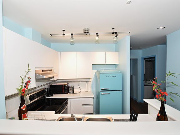 4th image of 989 Nelson St #614