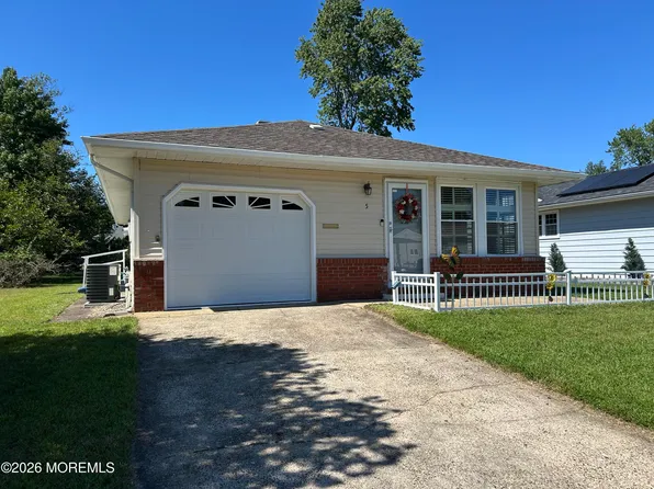 5 Leeward Street, Toms River, NJ 08757