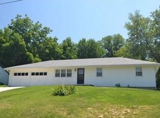 511 E Woods St, Smithville, MO 64089