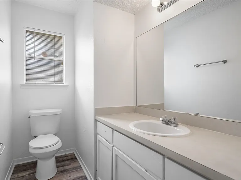 2207 Chase Ct — Photo 2