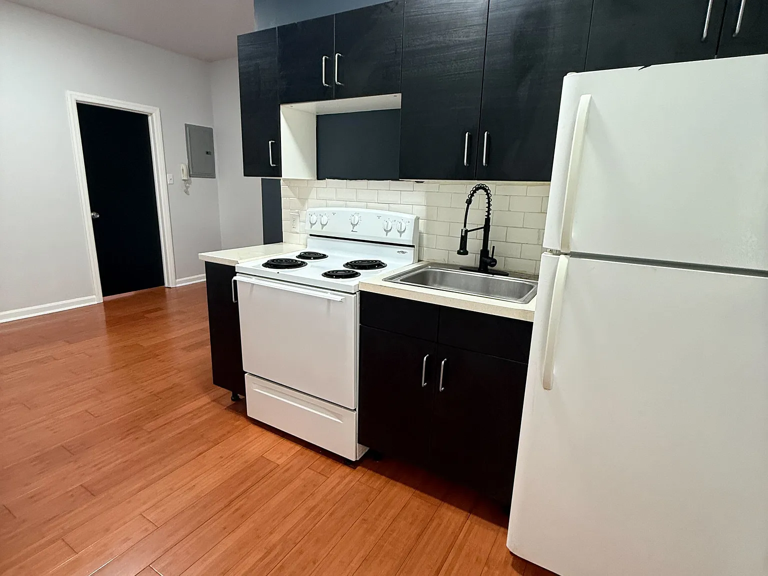 1 bed, $1,300 — Photo 3
