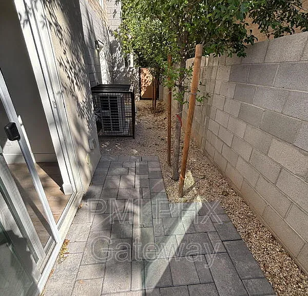 430 W 7th St #4 — Photo 18