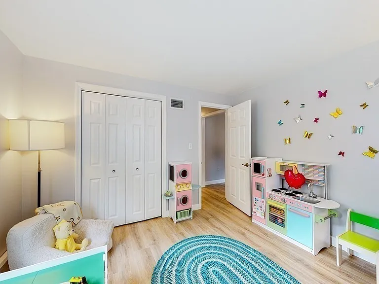 182 Newbury St — Photo 23