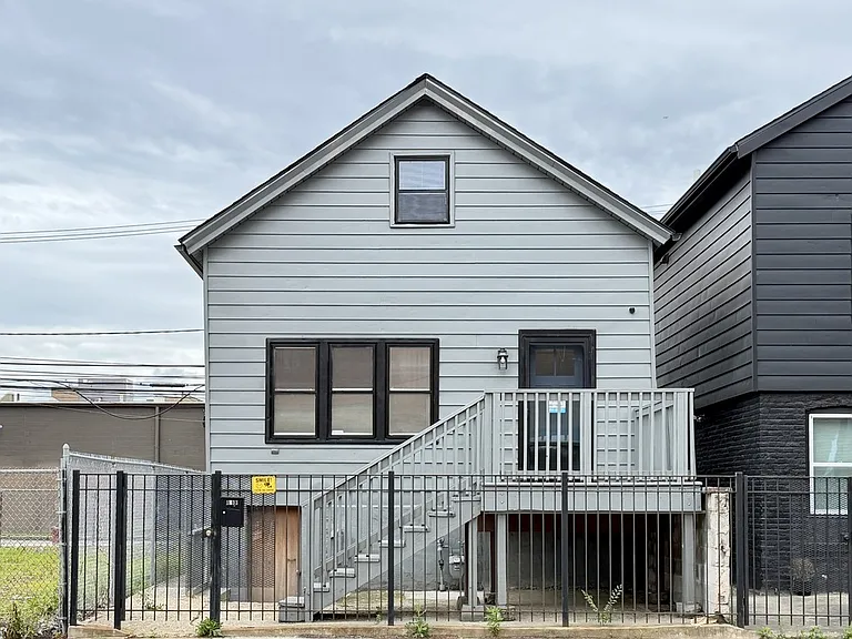 1933 W Grand Ave #HFS — Photo 1