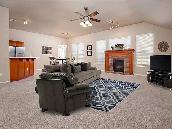 4th image of 613 SW 159th St