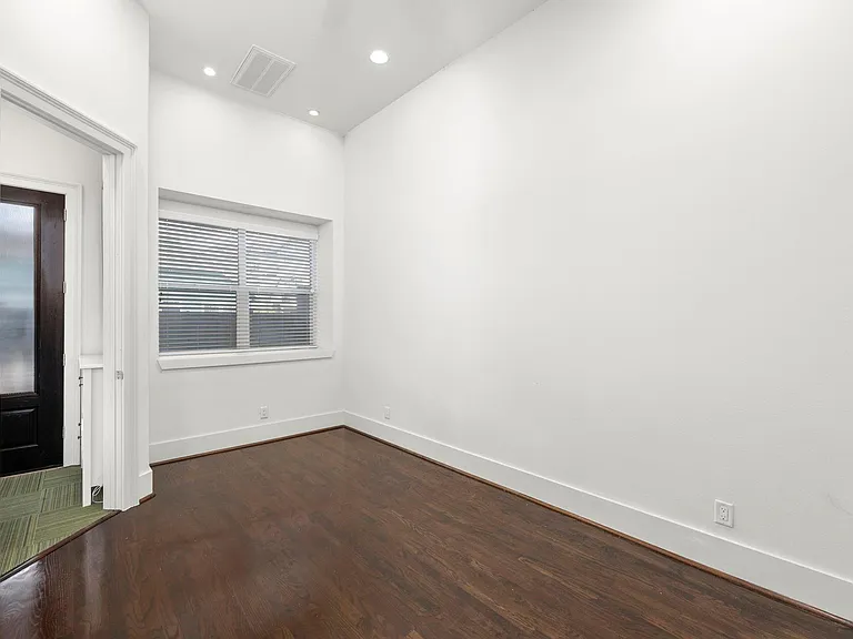 1808 Oakdale St — Photo 6