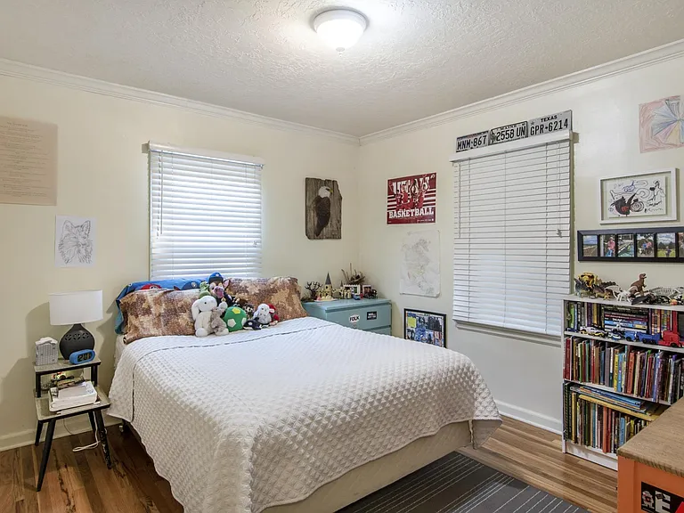 1121 S Denver St — Photo 8