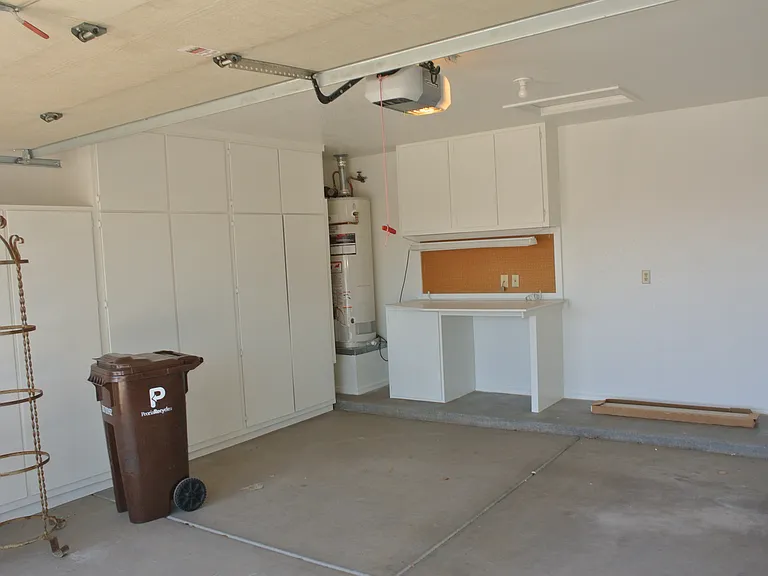 10622 W Mohawk Ln — Photo 11