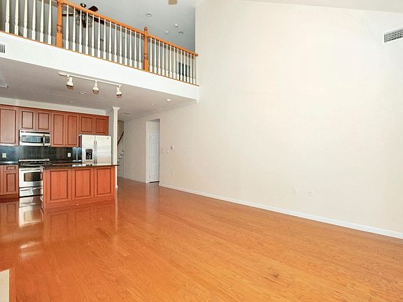 5th image of 161 Pond View Dr