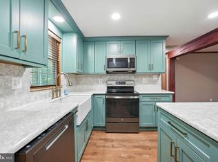 586 Holly Corner Rd, Fredericksburg, VA 22406