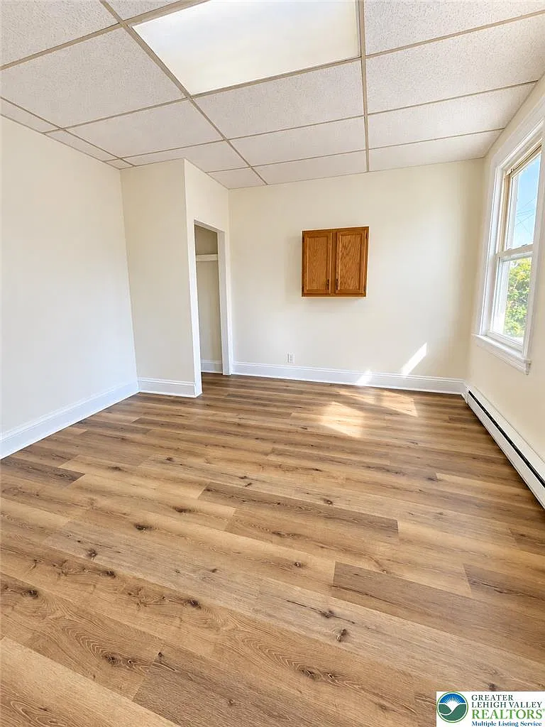 3 bed, 1976 sqft, $1,850 — Photo 2