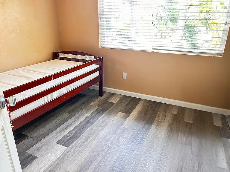 2nd Bedroom