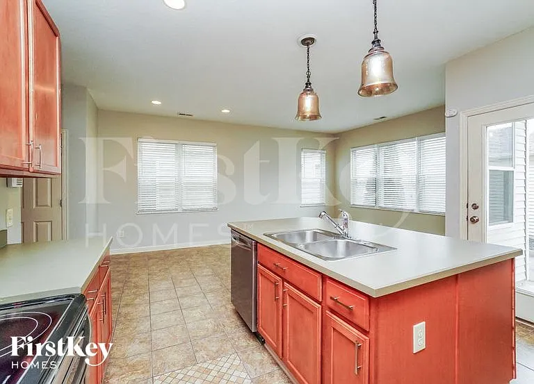 5620 Cardin Blvd — Photo 9
